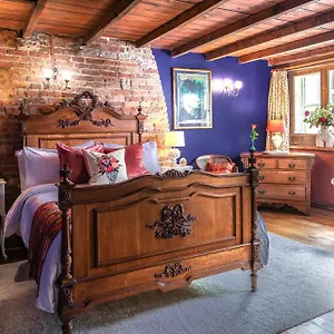 Unique Grade II Hidden Gem, Log Burner & Parking Holmfirth